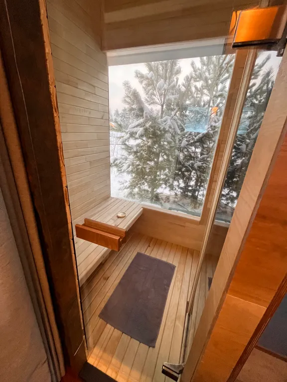 Домик на озере