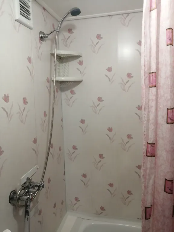 Коттедж Дом с личной кухней и санузлом — Ейск