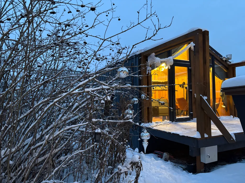 Уютный дом у леса