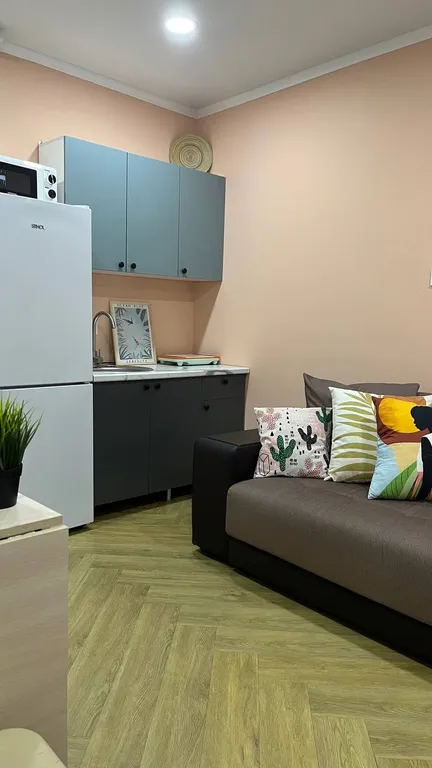 Яркая студия в ЖК Резидент