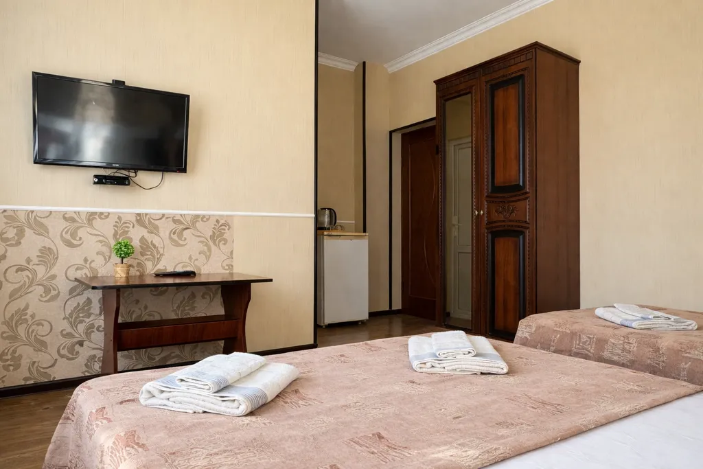 Трёхместный номер с собственной ванной комнатой