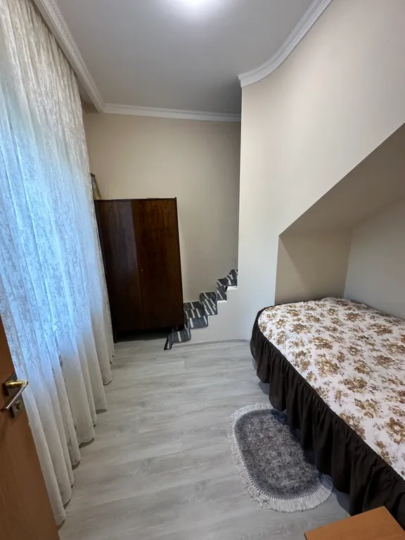 Большой уютный дом со своим садом