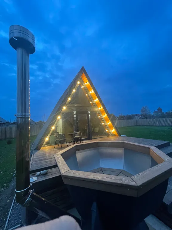 Дом А фрейм с видом на Мирский замок