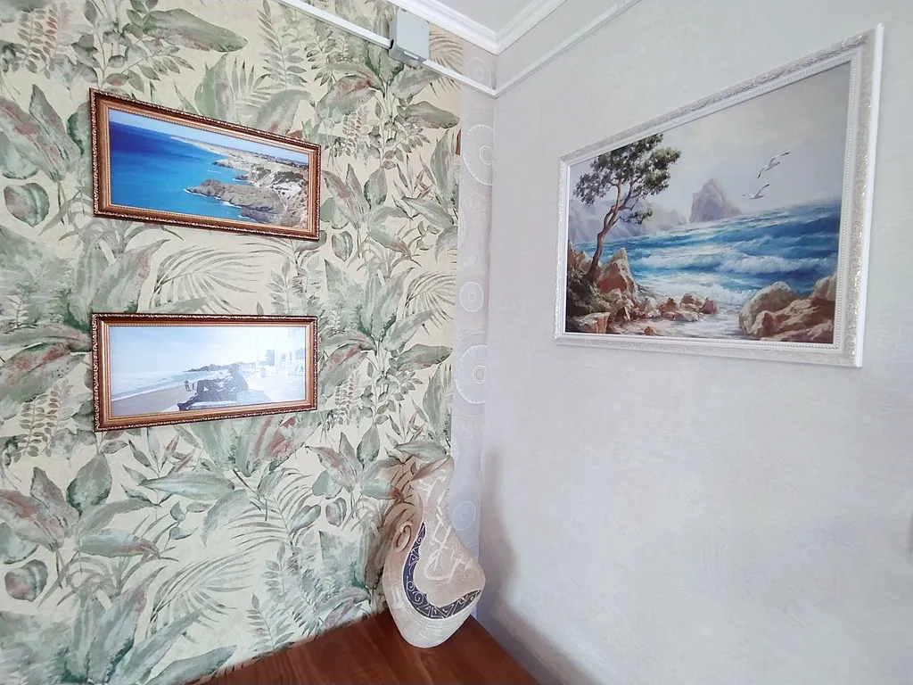 Двухэтажный трёхкомнатный дом Крым с кухней и двором под ключ