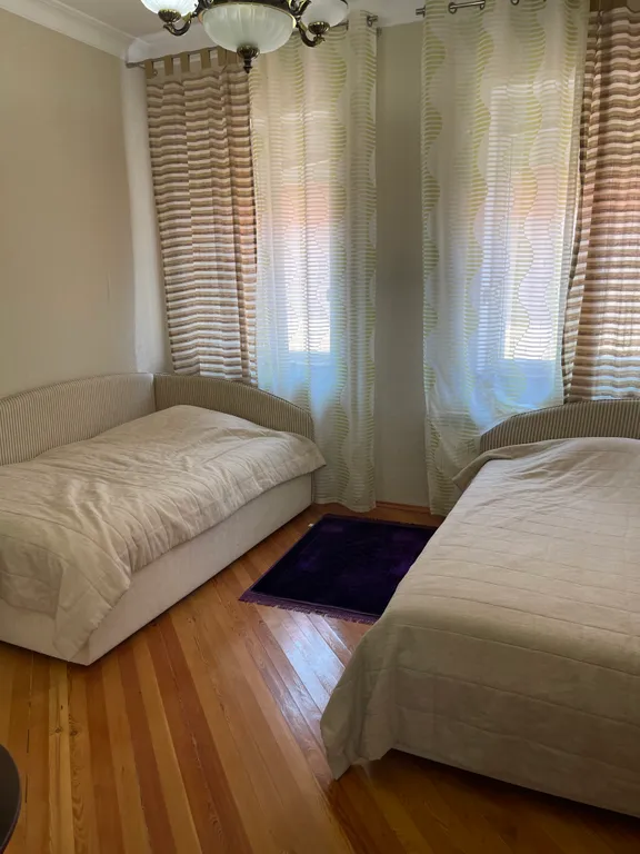 Часть дома с отдельным входом в 3 минутах от моря для большой компании