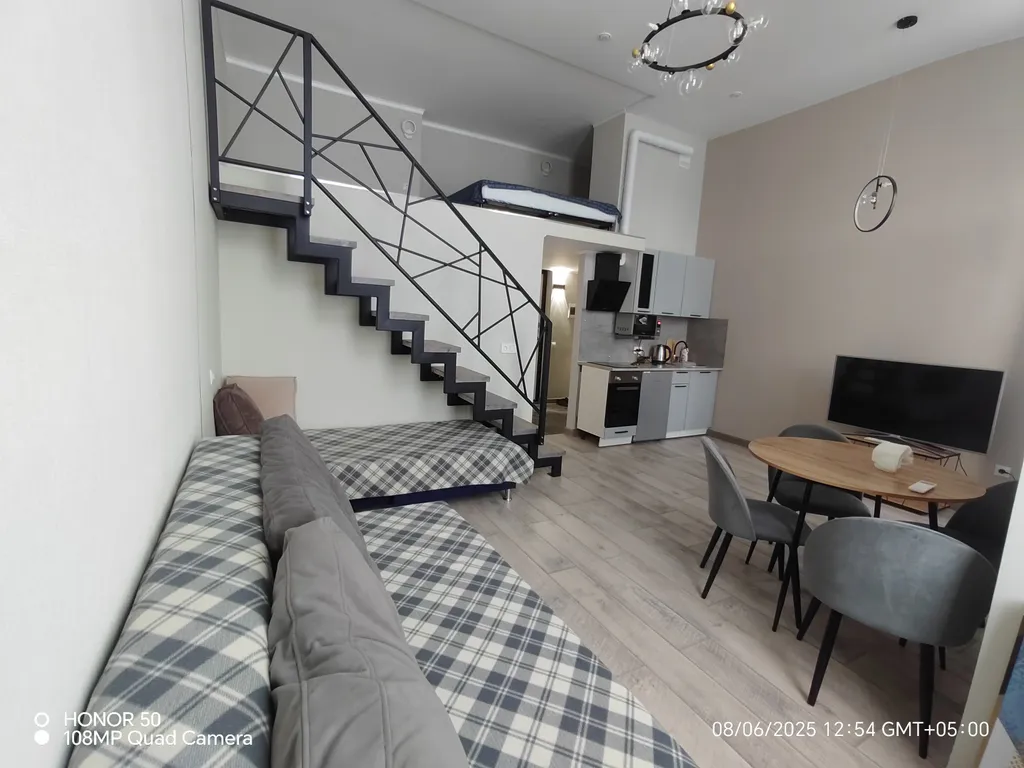 Квартира Шикарная двухуровневая студия в центре — аренда посуточно в Тобольск