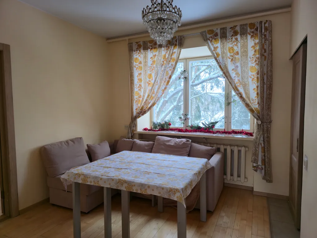 Вместительный, теплый дом на берегу реки Воря