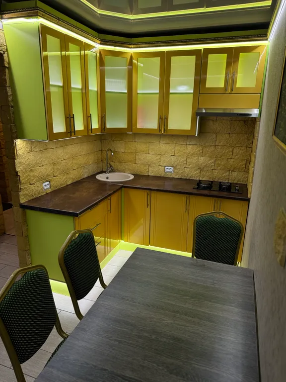 Коттедж с теплым бассейном под открытым небом. На 6 человек.