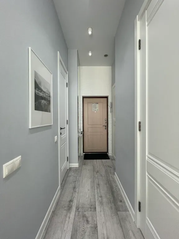 Красивая однокомнатная квартира с балконом на первой линии у моря