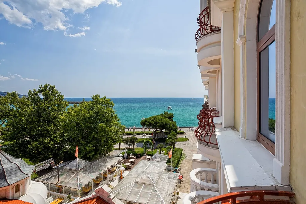 Апартаменты на набережной с террасой