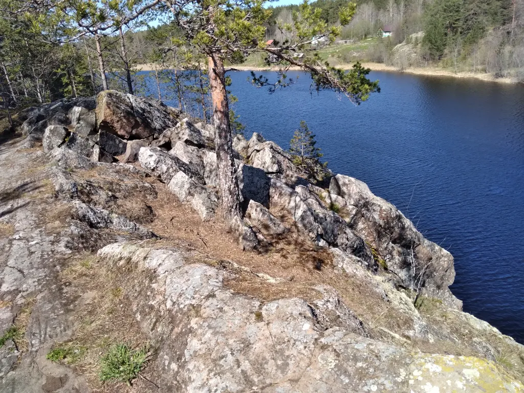 Дом с балконом