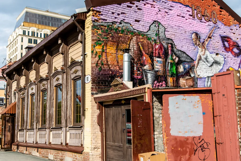 Квартира 2-комнатная в старинном особняке с парковкой