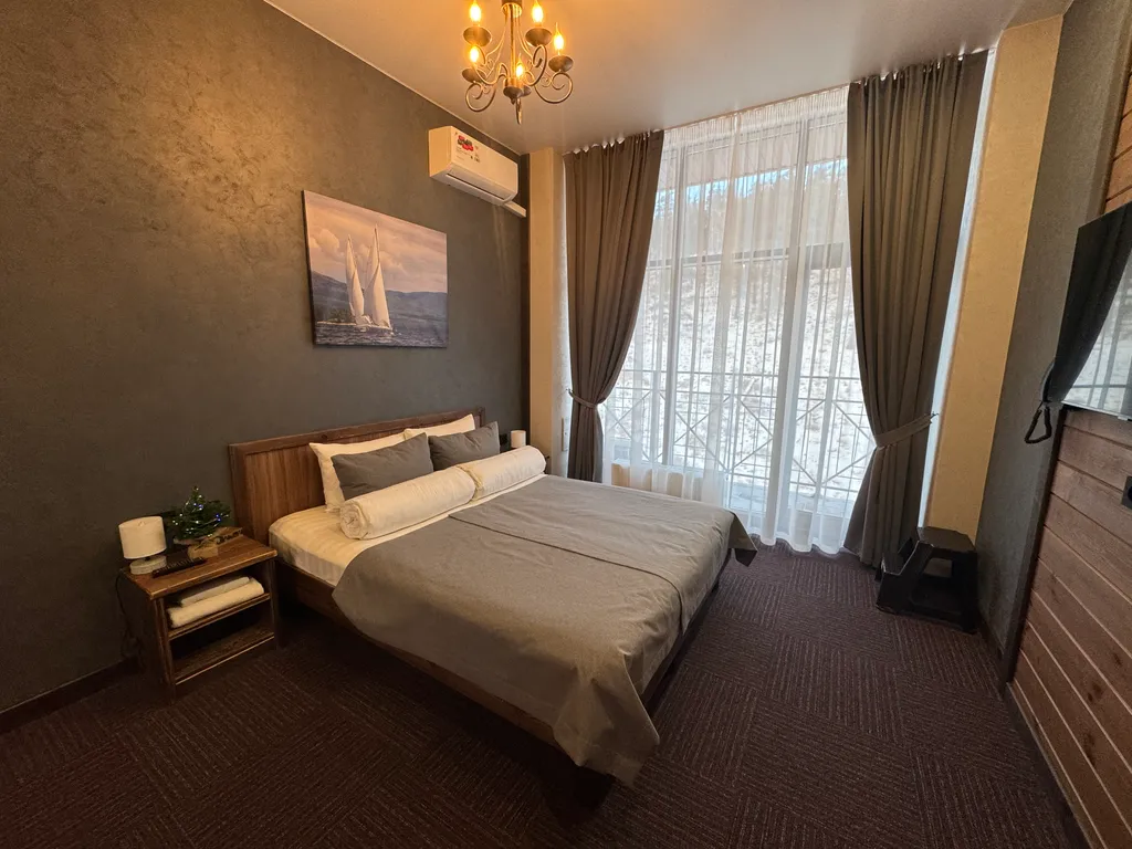 Студия и спальня с панорамными окнами