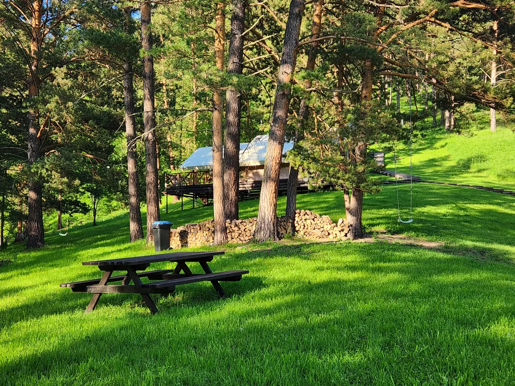 Тёплый сафари-тент с видом на горы