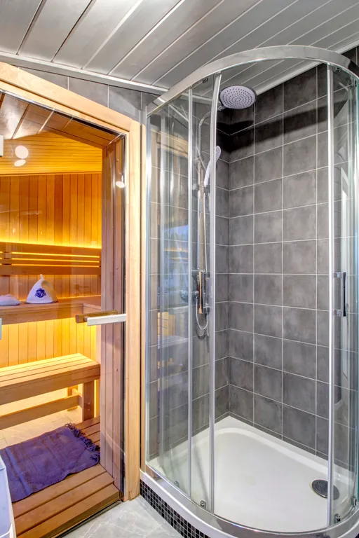 Уютный домик с видом на лес