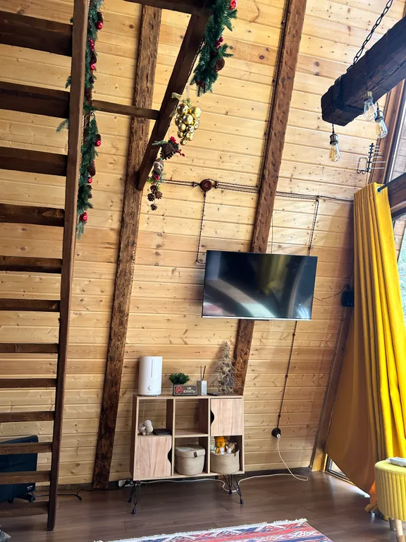 Атмосферный А-фрейм в сердце соснового бора с видом на Эльбрус