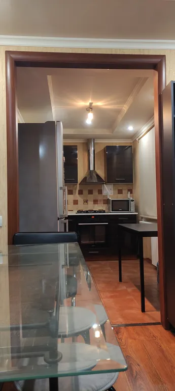 1-комнатная квартира в центре Макеевки с большой кроватью и водой