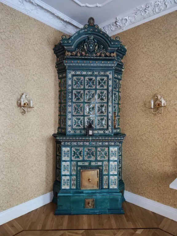 5-комнатная квартира на Суворовском проспекте