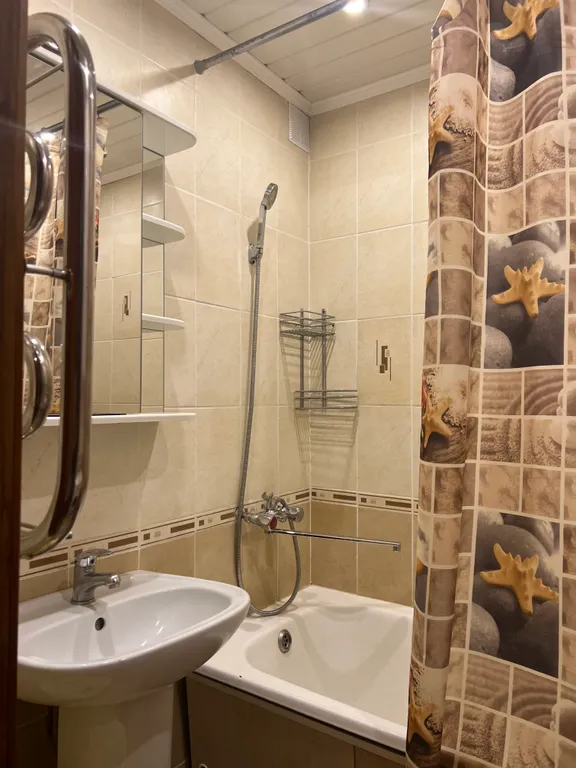 Абсолютный центр, евротрешка с 2 отдельными спальнями и гостиной