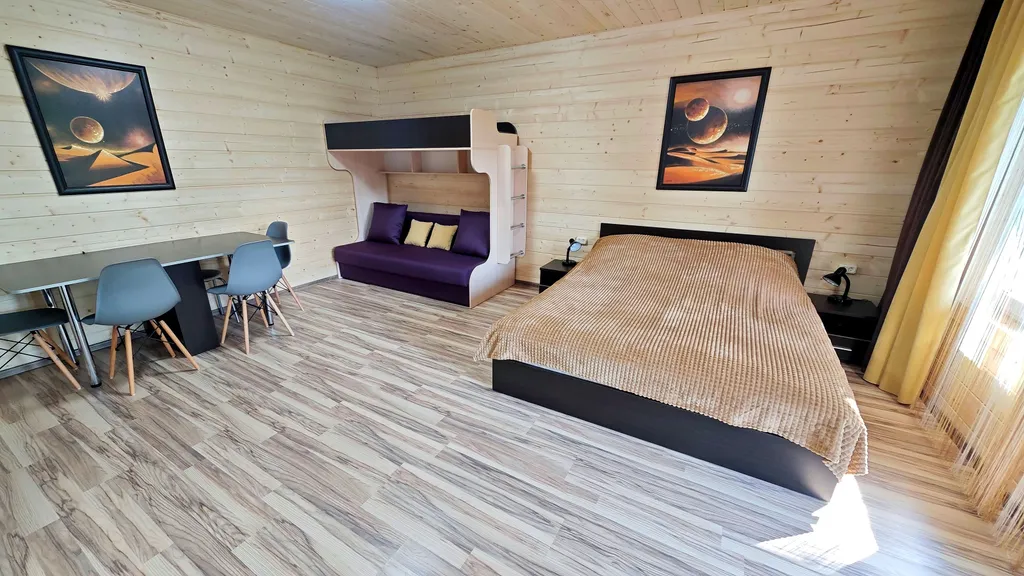 Солнечный домик-студия люкс с террасой, кухней, ванной комнатой