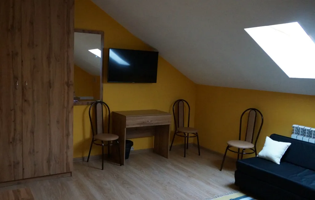 Трёхместная комната мансарда