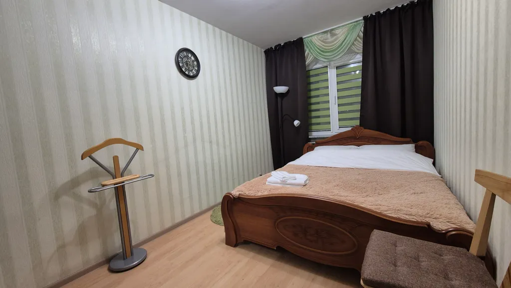 Уютная двушка с отдельными спальнями, недалеко от центра