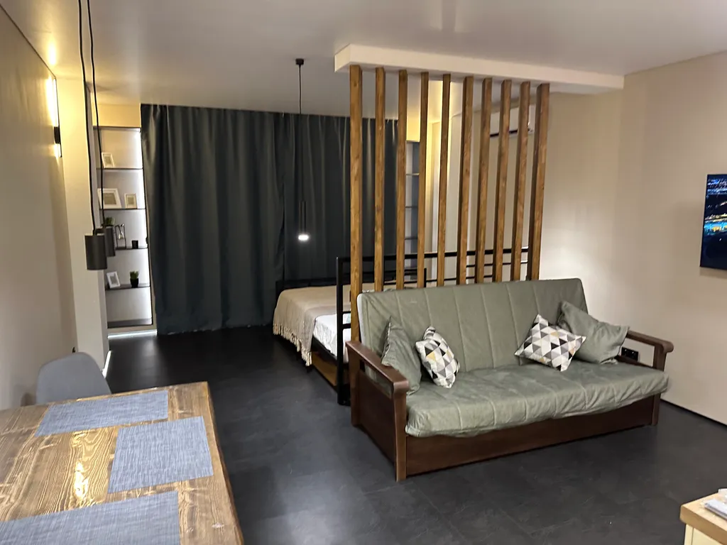 Студия в центре с видом на колесо обозрения