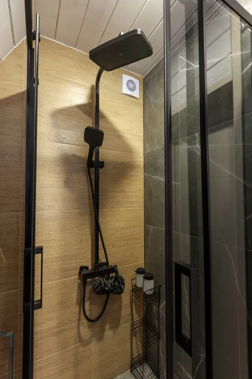 Домик у озера