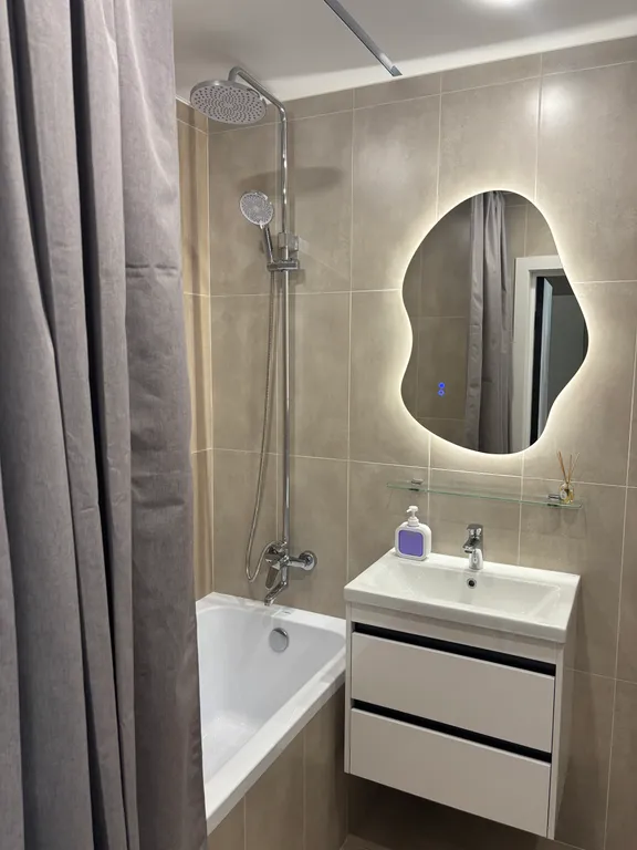 Шикарная евродвушка, высокий этаж, красивый вид, близко центр города