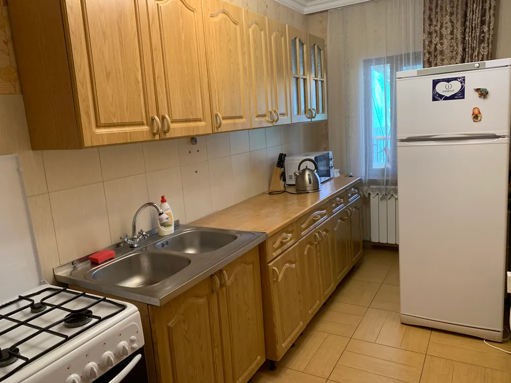 Уютный дом с бассейном, верандой и садом