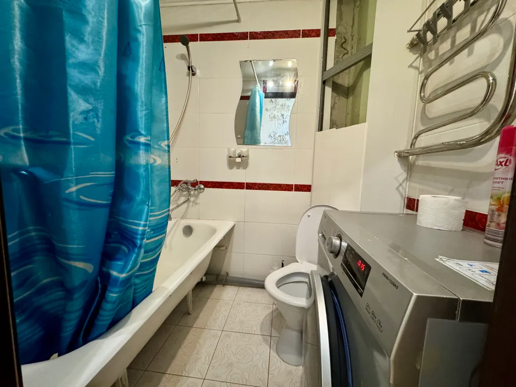 1 комнатная квартира, выход в лесо-парк рядом больница имени Середавина