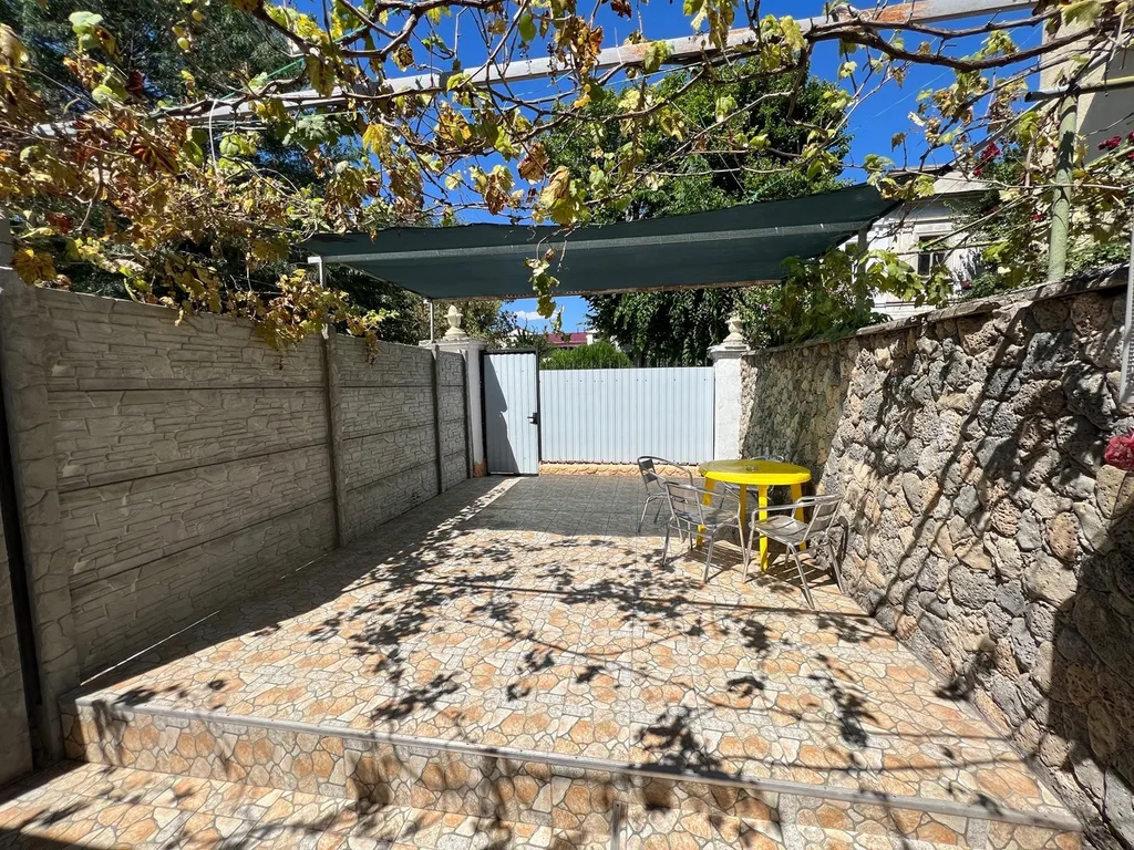 Двухкомнатный домик на первой линии от моря в Евпатории