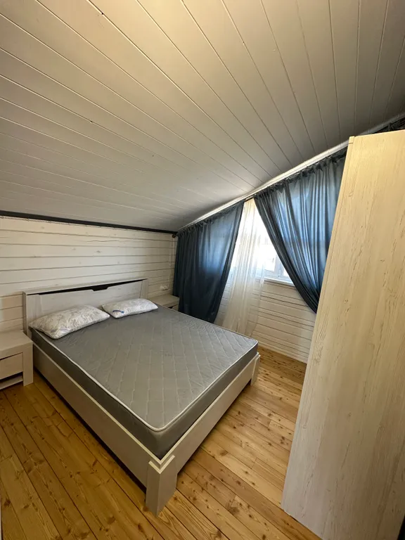 Уютный брусовый дом на берегу