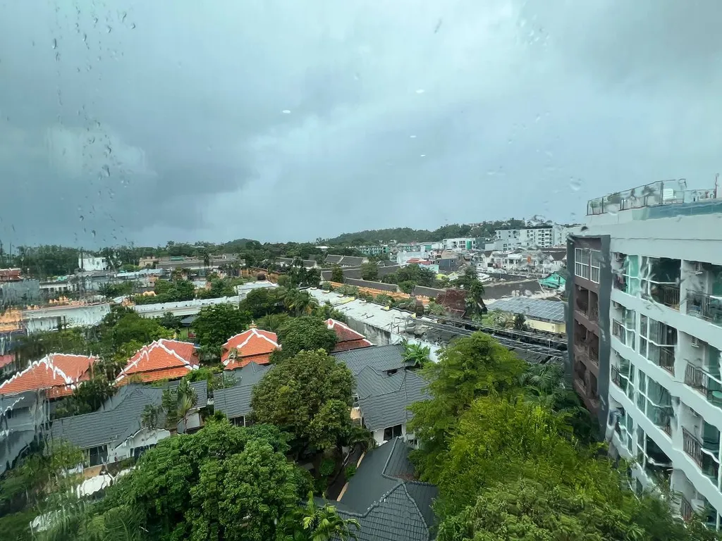 Студия после ремонта с потрясающим видом в центре Каты