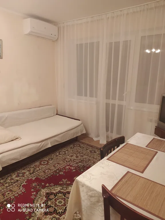 Уютная квартира с двумя балконами в центре поселка, от моря 20 минут пешком