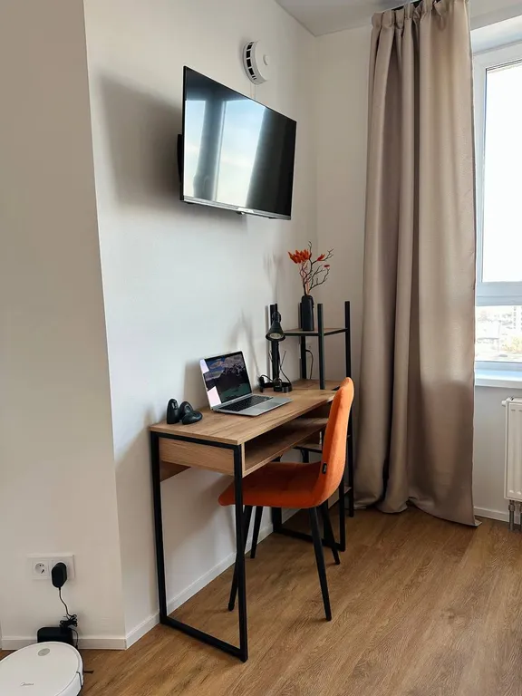 Светлая студия с панорамой центра