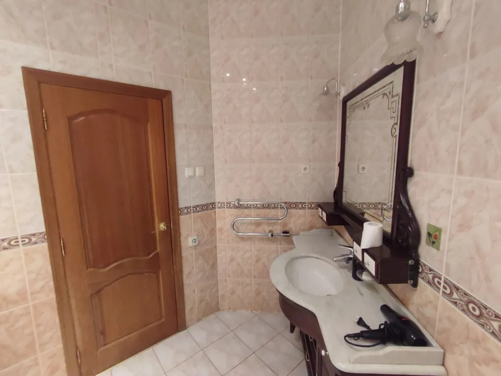 Квартира Шикарная меблированная комната в готическом замке в центре Москвы — Москва