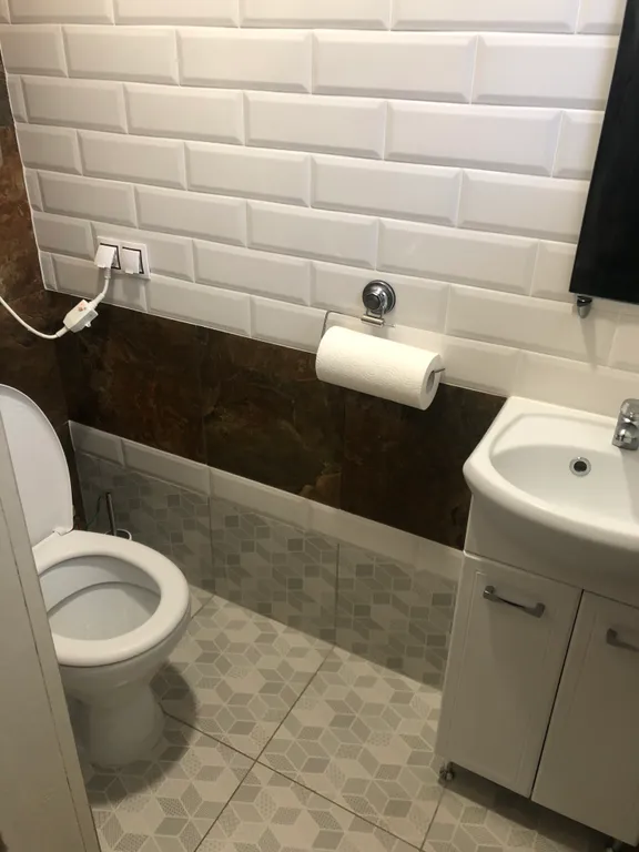 Домик на берегу озера