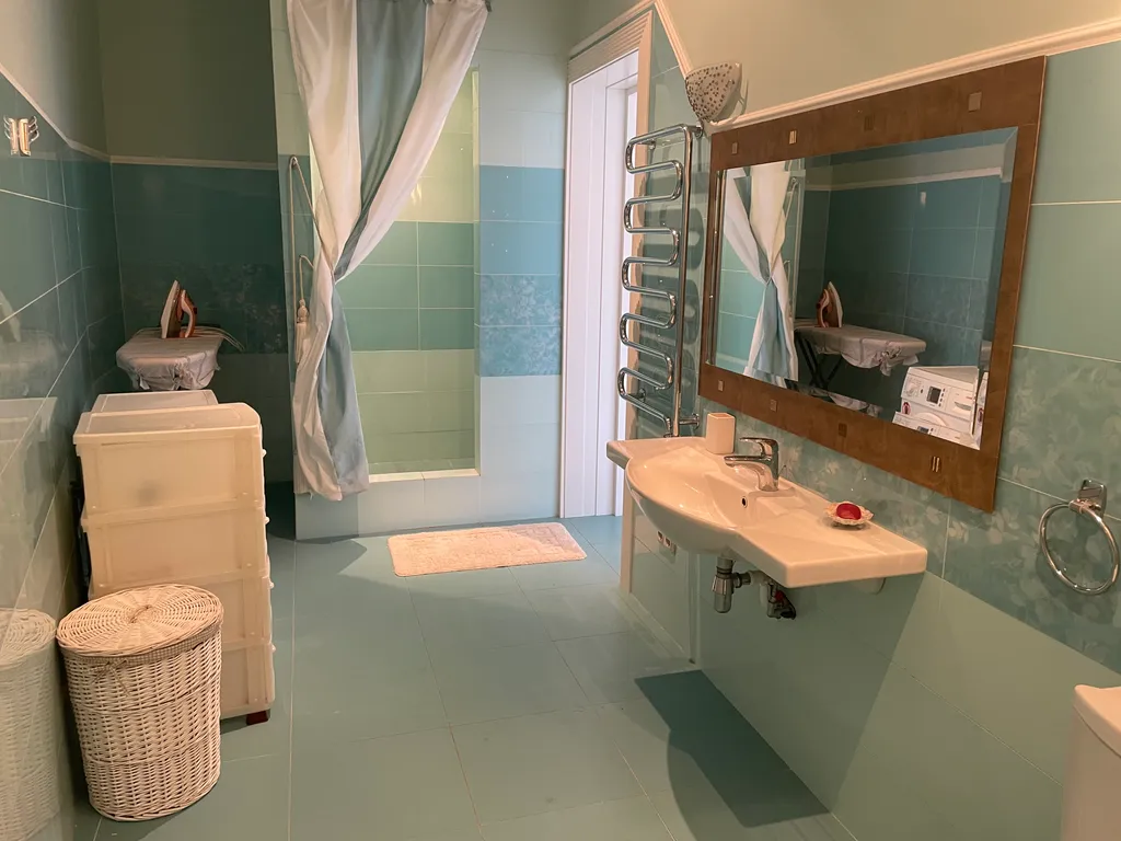 Апарт в Ласпи с террасой, 3 спальни, кухня, у самого моря, для 4-5 человек