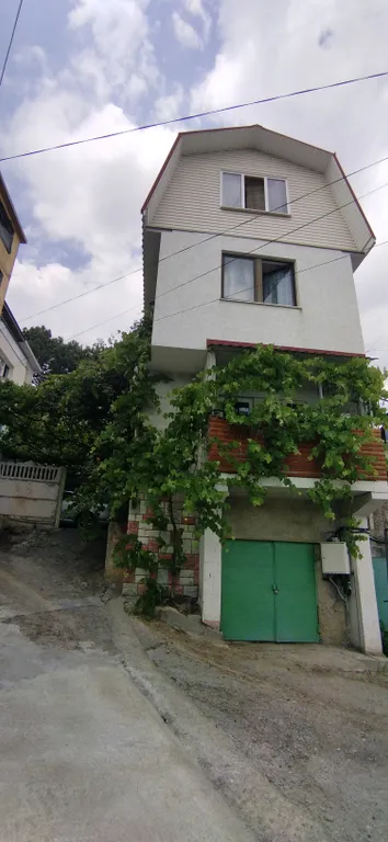 Отдельный коттедж с видом на море — аренда посуточно в Алушта