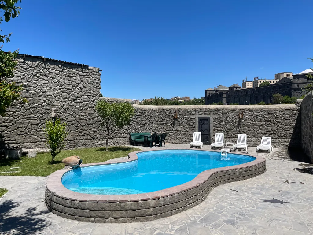 Шикарный дом в центре с бассейном