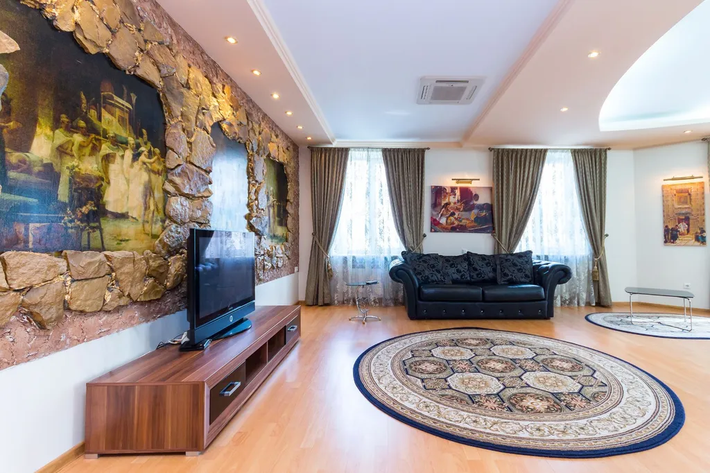 Четырёхкомнатные апартаменты на главном проспекте города