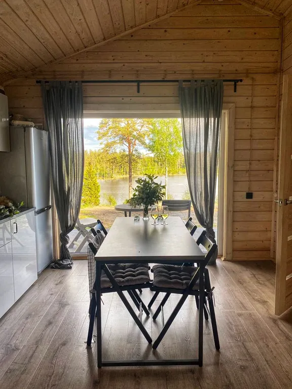 Дом Сканди у озера