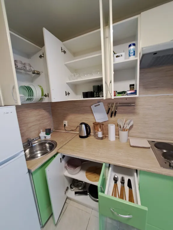 Просторная однушка с кроватью и смарт ТВ