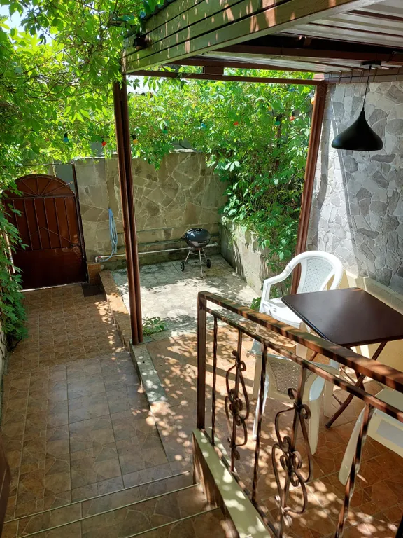 Уютный апартамент в центре Симеиза с собственным двориком под ключ