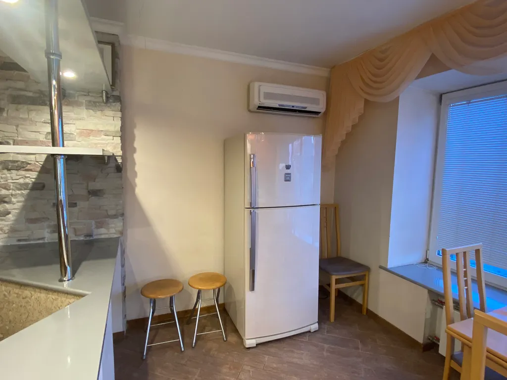 Двухкомнатная квартира рядом с АРТ квадратом