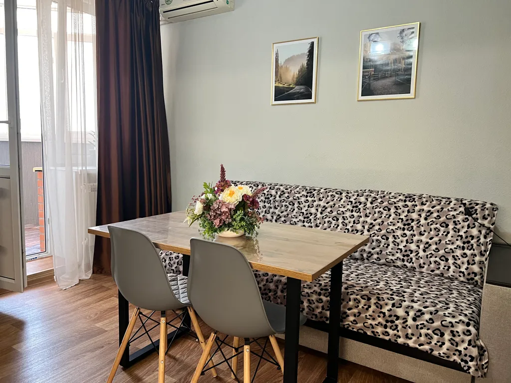 Уютная квартира в центре города с ремонтом и техникой — аренда посуточно в Азов