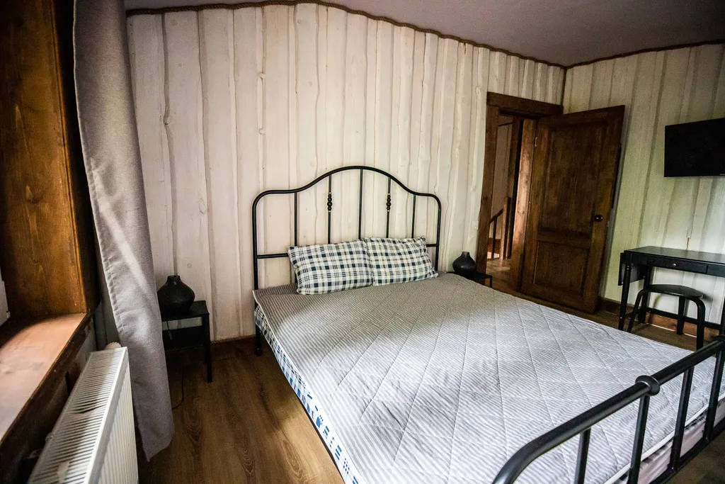 Дом на берегу озера