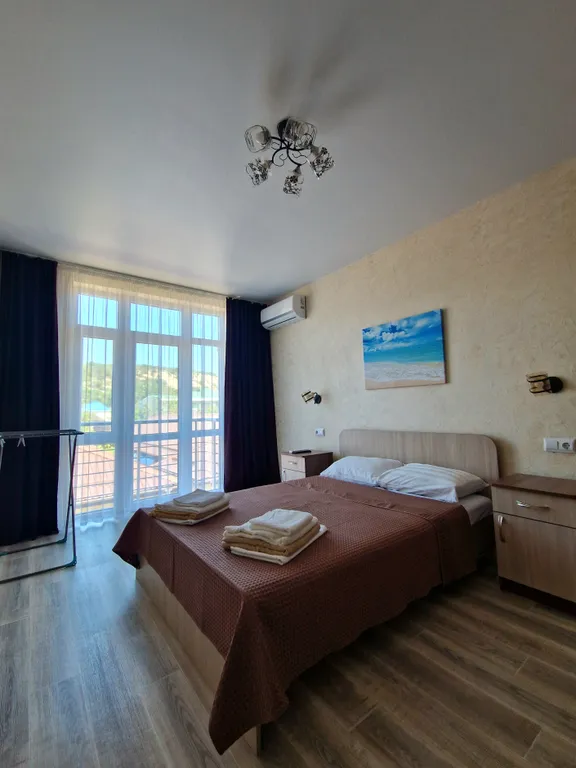 Комфортабельный двухкомнатный  номер с кухонной зоной