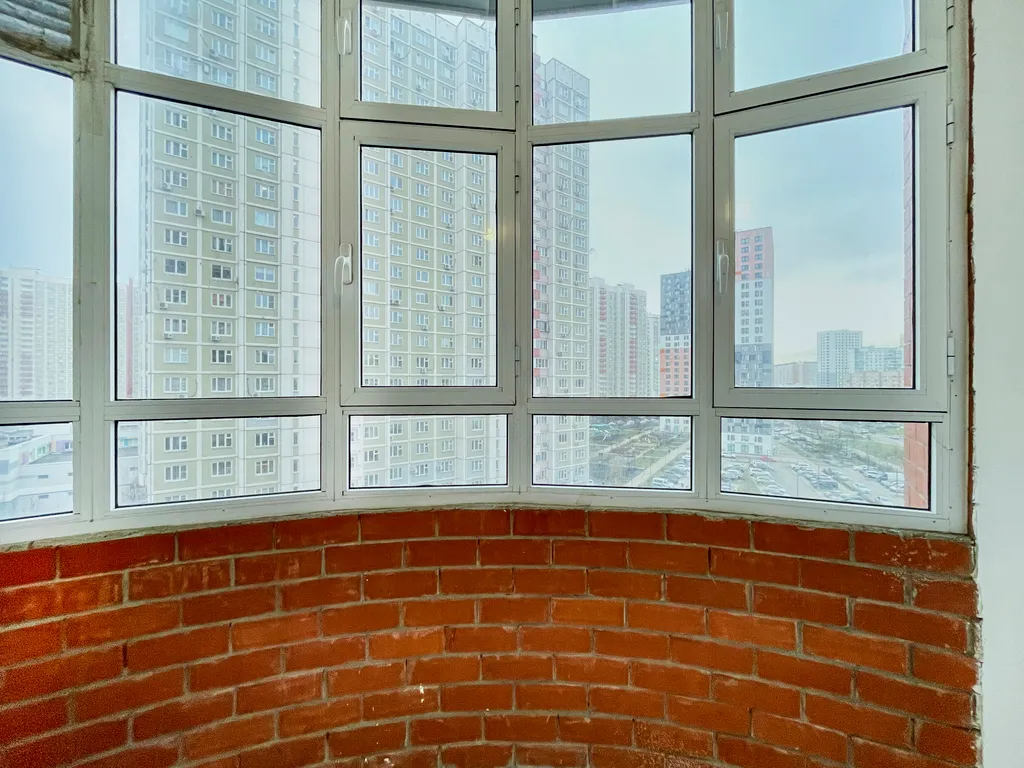 Шикарная 2-комнатная квартира с раздельными комнатами и балконом